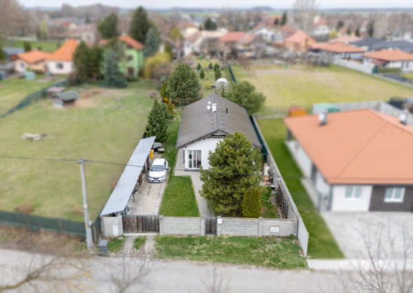 Na predaj rodinný dom s veľkorysým pozemkom v obci Kyselica