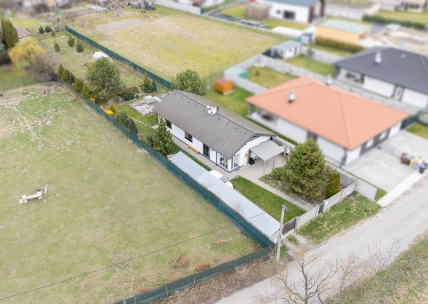 Na predaj rodinný dom s veľkorysým pozemkom v obci Kyselica