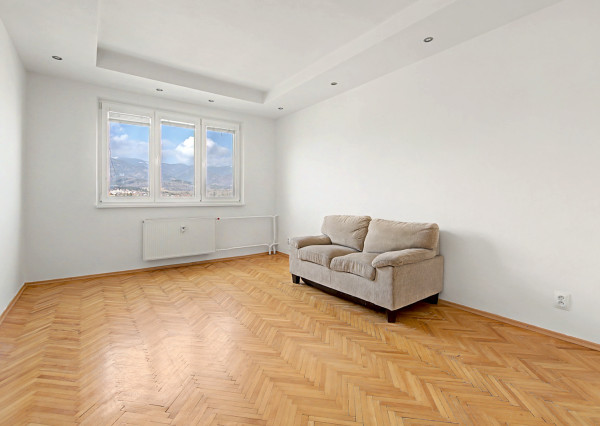 Na predaj 3-izbový byt s veľkou loggiou v Martin-Sever