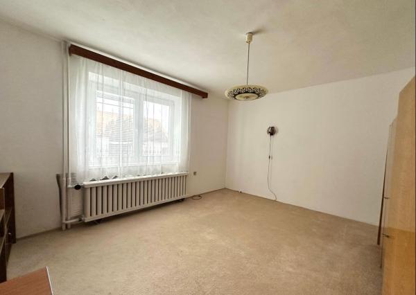 VIDEO, ZNÍŽENÁ CENA 10-izbový rodinný dom, ÚP 340m2, pozemok 638m2