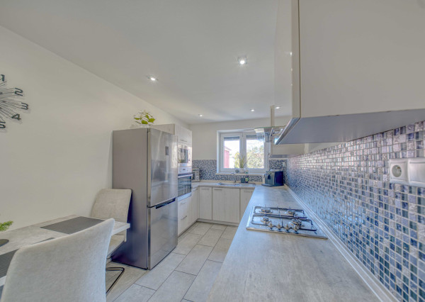 Na predaj kompletne zrekonštruovaný byt s balkónom v Hlohovci