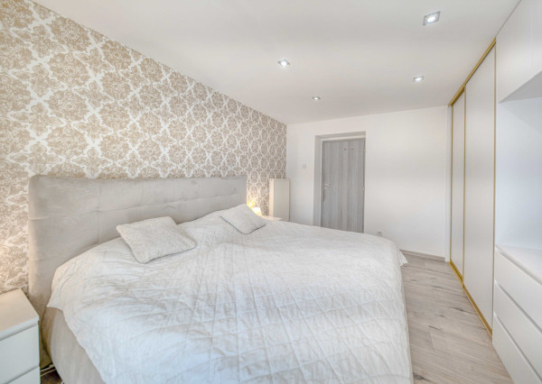 Na predaj kompletne zrekonštruovaný byt s balkónom v Hlohovci