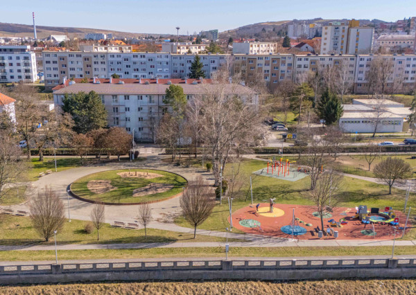 Na predaj kompletne zrekonštruovaný byt s balkónom v Hlohovci