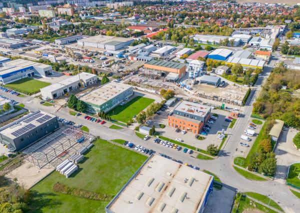 Na predaj novostavba haly s výbornou dostupnosťou v priemyselnej časti Šamorína určená na výrobu a skladovanie