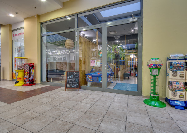 Na odstúpenie zabehnutá kaviareň s detským ihriskom
