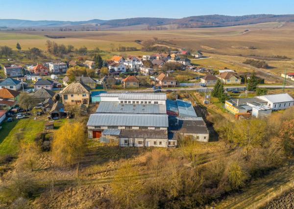 Na predaj výrobná hala s administratívnou časťou pri Lučenci