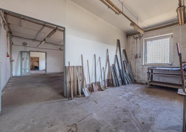 Na predaj výrobná hala s administratívnou časťou pri Lučenci