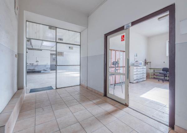 Na predaj výrobná hala s administratívnou časťou pri Lučenci