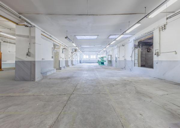 Na predaj výrobná hala s administratívnou časťou pri Lučenci