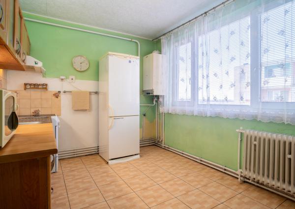 Na predaj zariadený 2-izbový byt s 2 balkónmi a pivnicou v meste Šaštín-Stráže