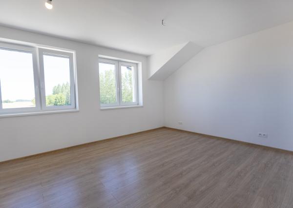 Na predaj 4 izbová bytová jednotka v dvojdome v Lehniciach