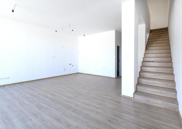 Na predaj 4 izbová bytová jednotka v dvojdome v Lehniciach