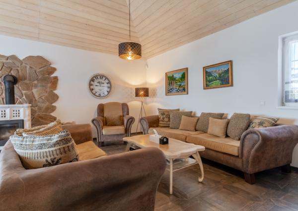 Na predaj exkluzívny rodinný dom s dvoj-garážou v podtatranskej obci Veľký Slavkov