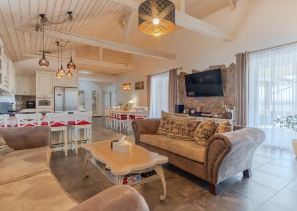 Na predaj exkluzívny rodinný dom s dvoj-garážou v podtatranskej obci Veľký Slavkov