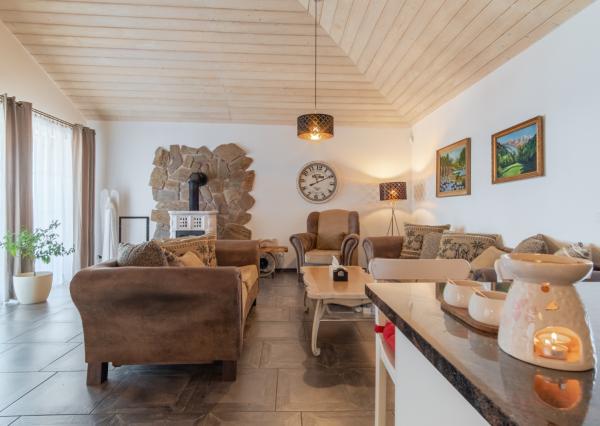 Na predaj exkluzívny rodinný dom s dvoj-garážou v podtatranskej obci Veľký Slavkov