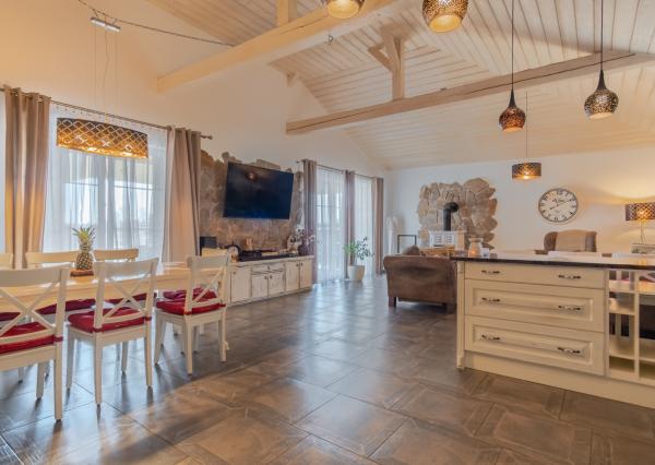 Na predaj exkluzívny rodinný dom s dvoj-garážou v podtatranskej obci Veľký Slavkov