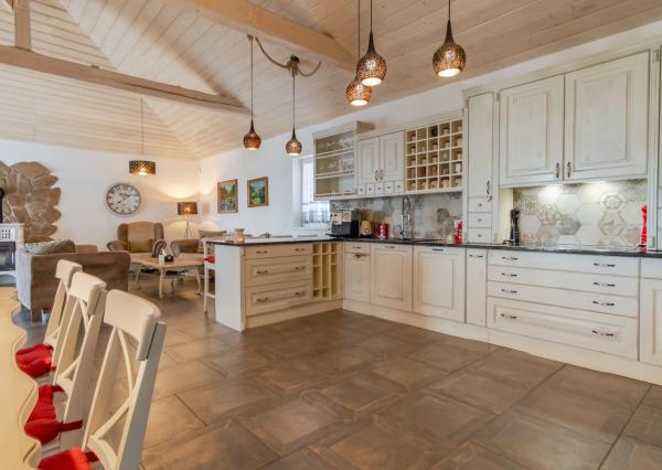 Na predaj exkluzívny rodinný dom s dvoj-garážou v podtatranskej obci Veľký Slavkov