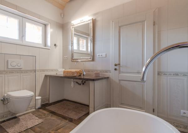 Na predaj exkluzívny rodinný dom s dvoj-garážou v podtatranskej obci Veľký Slavkov