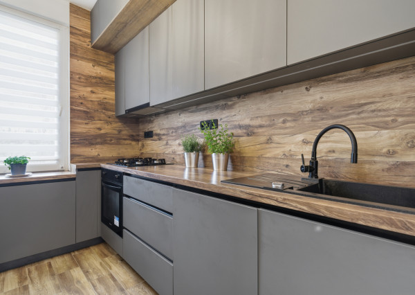 Na predaj 3-izbový byt s 2 balkónmi a 2 parkingami, Ružinov