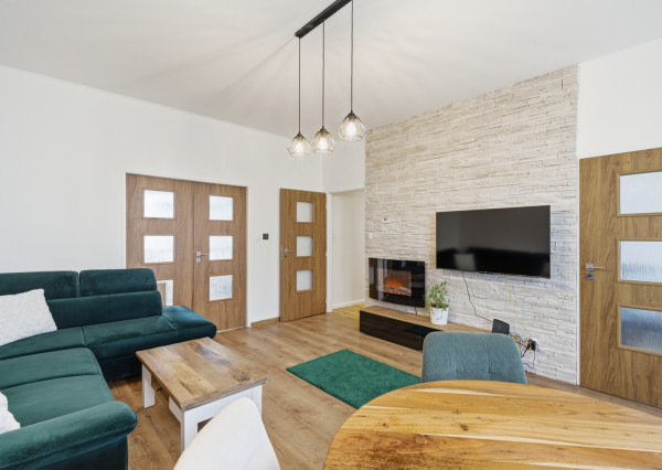 Na predaj 3-izbový byt s 2 balkónmi a 2 parkingami, Ružinov