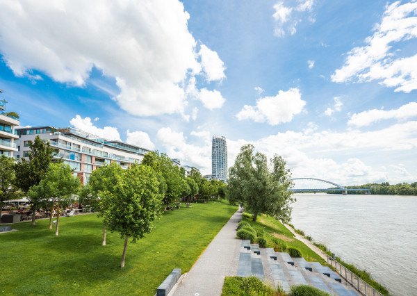 Prenájom - 3i byt s terasou a parkovacím státím v Eurovea