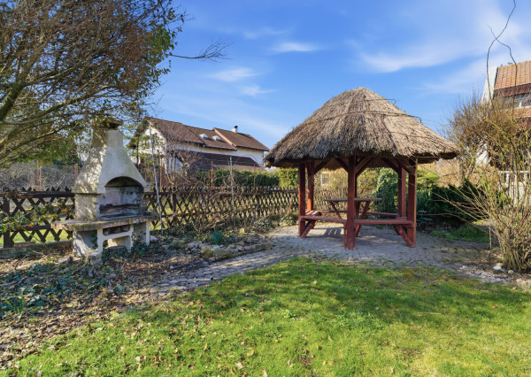 Na predaj 5-izbový rodinný dom v Hamuliakove