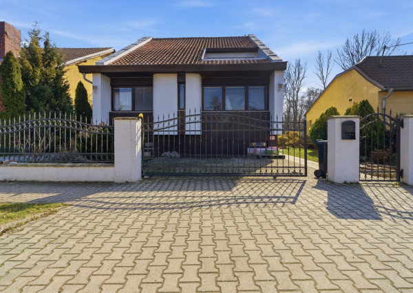 Na predaj 5-izbový rodinný dom v Hamuliakove