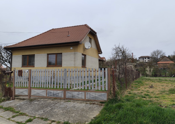 Na predaj čiastočne prerobený rodinný dom v obci Otrhánky