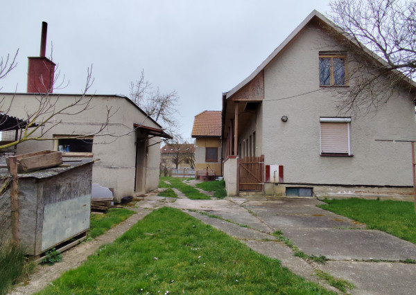 Na predaj čiastočne prerobený rodinný dom v obci Otrhánky
