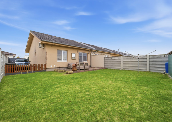 Na predaj novostavba radového rodinného domu v obci Láb