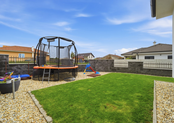 Na predaj rodinný dom s krásnou záhradou v obci Hrubý Šúr