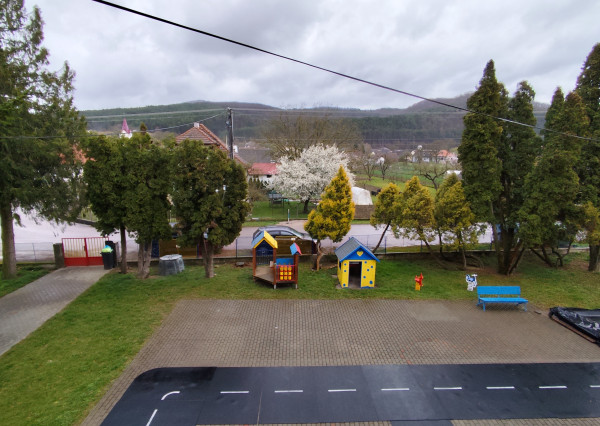 Na predaj prerobený, zariadený 1-izbový byt v obci Timoradza