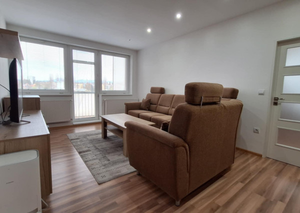 Na predaj čiastočne zariadený 2-izbový byt v Bánovciach nad Bebravou