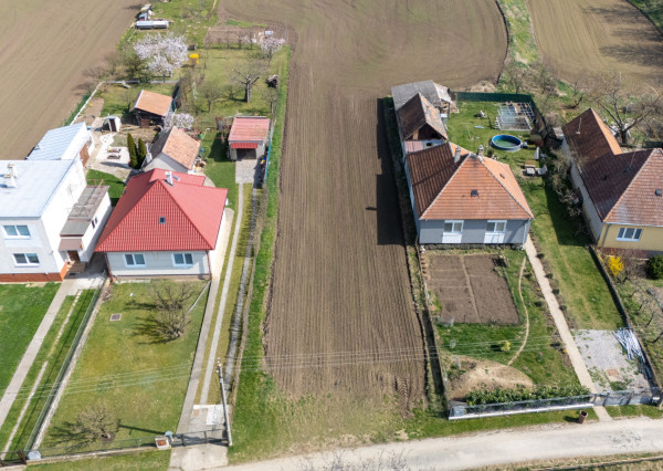 Na predaj pozemok v intraviláne obce Malé Zálužie