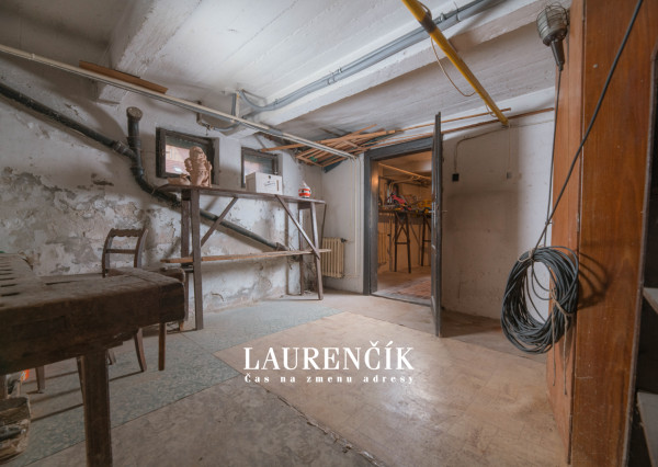 NA PREDAJ | RODINNÝ DOM V ŠIRŠOM CENTRE TRENČÍNA