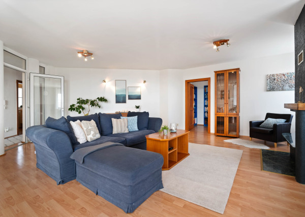 Na predaj reprezentatívny 6-izbový byt s garážou s výhľadom na Rakúsko