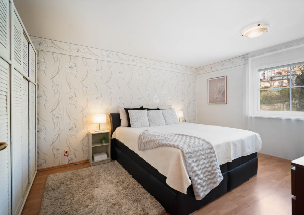 Na predaj reprezentatívny 6-izbový byt s garážou s výhľadom na Rakúsko