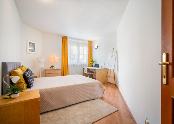 Na predaj reprezentatívny 6-izbový byt s garážou s výhľadom na Rakúsko