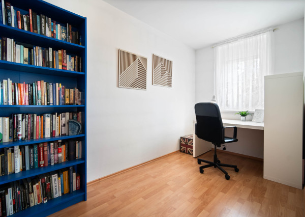 Na predaj reprezentatívny 6-izbový byt s garážou s výhľadom na Rakúsko