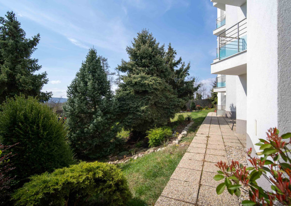 Na predaj reprezentatívny 6-izbový byt s garážou s výhľadom na Rakúsko