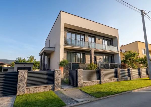 Na predaj viacgeneračný rodinný dom s potenciálom v Stropkove