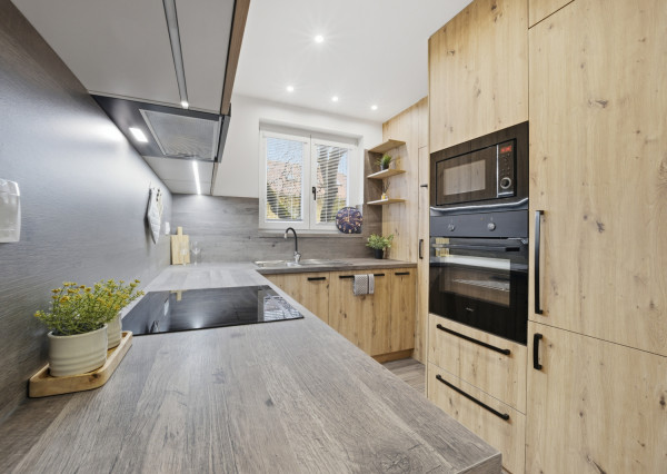 Na prenájom kompletne zariadený 2-izbový byt v Lozorne