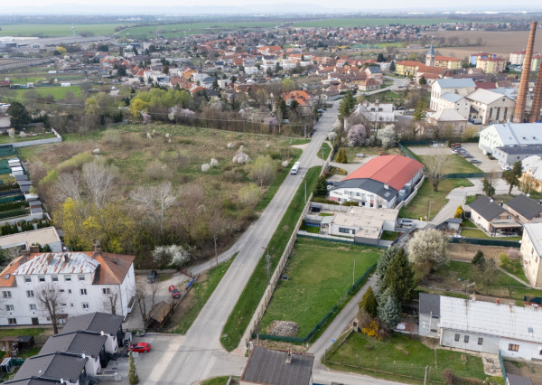 Na predaj pozemok s potenciálom výstavby v obci Vlčkovce
