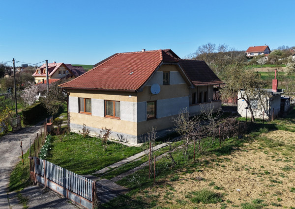 Na predaj čiastočne prerobený rodinný dom v obci Otrhánky