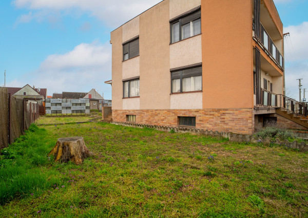 Na predaj samostatne stojaci rodinný dom v obci Veľké Leváre