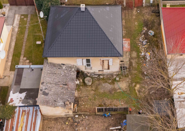 Na predaj rodinný dom s veľkým pozemkom v obci Šalgočka