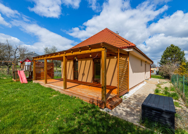 Na predaj čiastočne zariadený rodinný dom v obci Ďurďošík