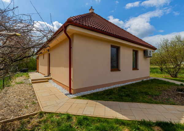 Na predaj čiastočne zariadený rodinný dom v obci Ďurďošík