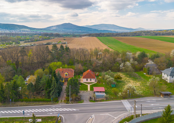Na predaj čiastočne zariadený rodinný dom v obci Ďurďošík