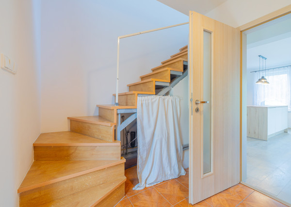 Na predaj čiastočne zariadený rodinný dom v obci Ďurďošík